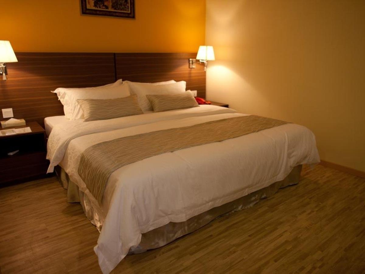 Pine Tree Hotel Batu Pahat Exterior photo