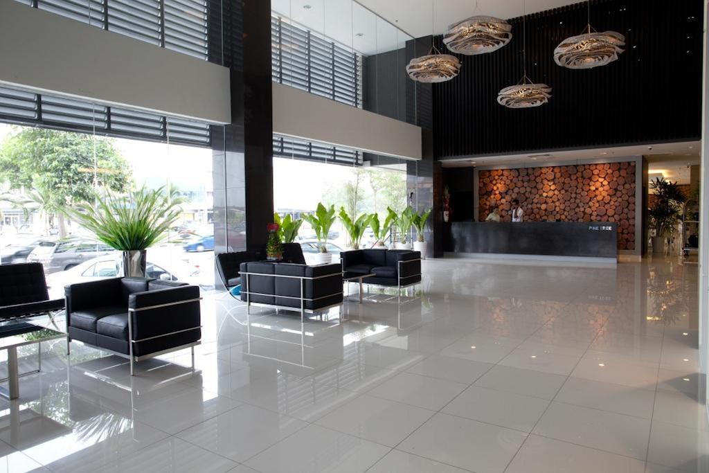 Pine Tree Hotel Batu Pahat Exterior photo